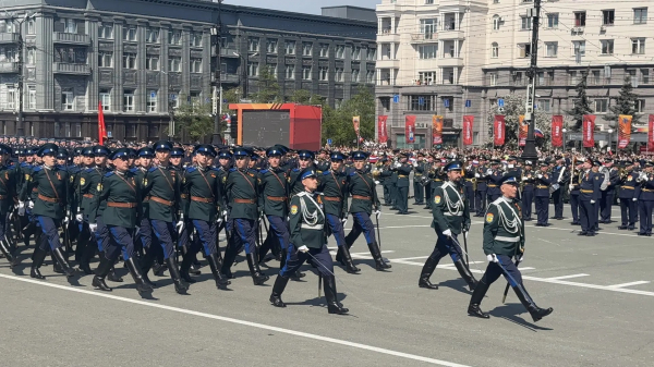 Чеканя шаг: парад в честь 81-й годовщины Победы прошел в Челябинске