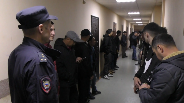 Житель Челябинска фиктивно прописал в своей квартире 56 мигрантов Житель Челябинска фиктивно прописал в своей квартире 56 мигрантов